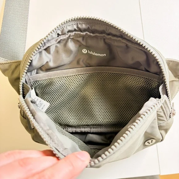 Lululemon Everywhere Belt Bag *1L Grey Sage - Picture 4 of 6